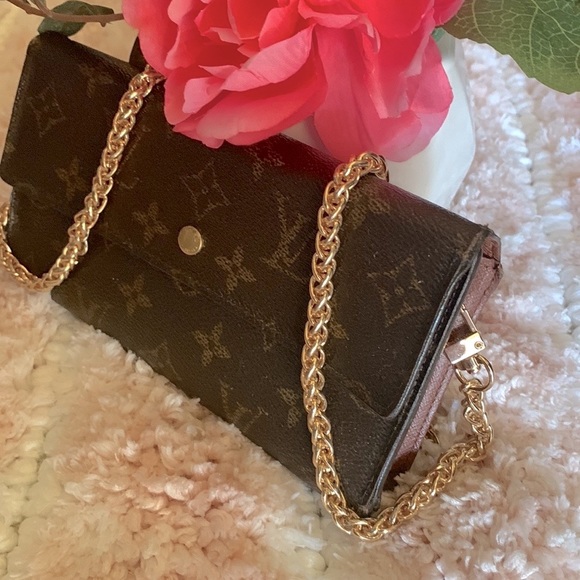 Louis Vuitton Handbags - 💯 %AUTHENTIC LOUIS VUITTON MONOGRAM SARAH WALLET